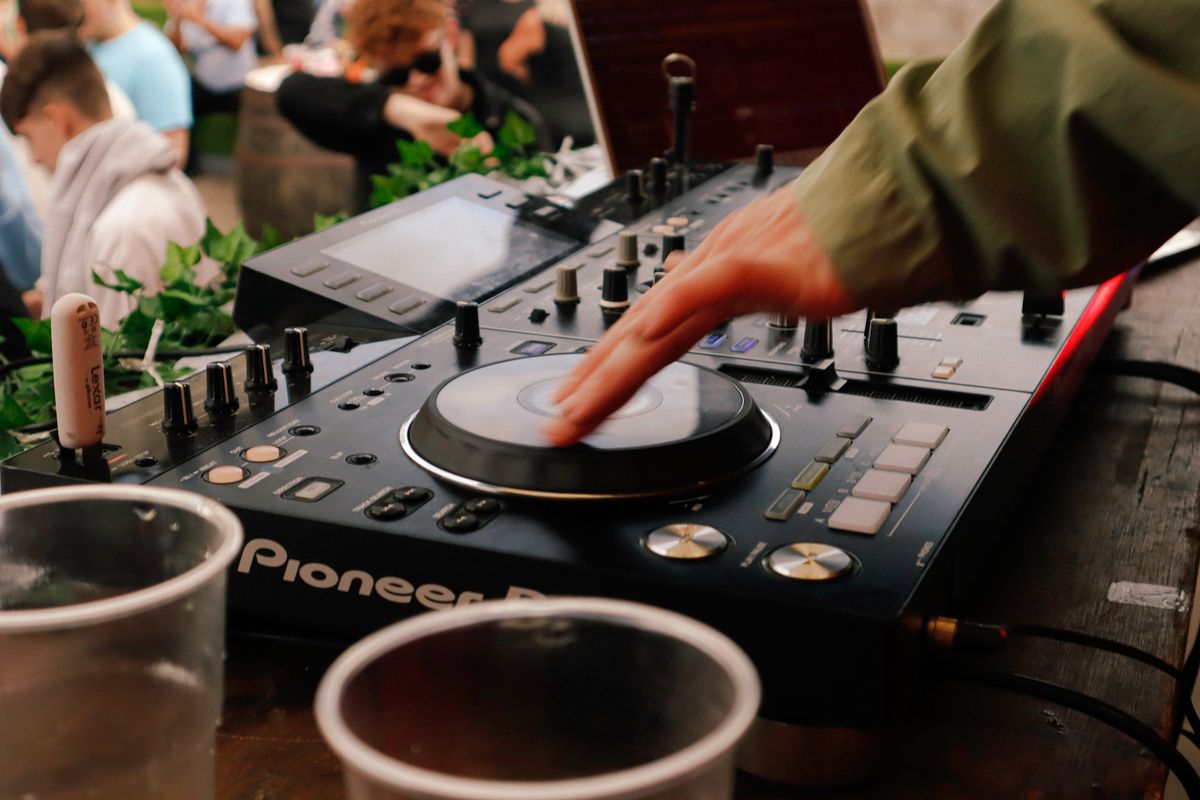 Exemplo de portfólio de DJ e Som
